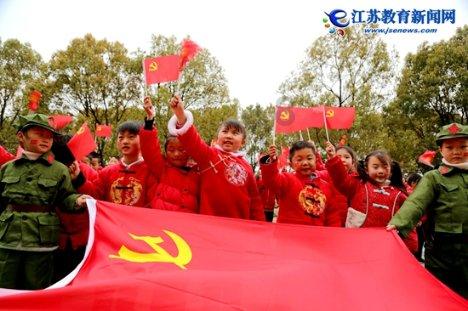 纳斯达克100ETF(159659)连续两日刷新上市新高!资金面持续火热,十日“吸金”超3800万元